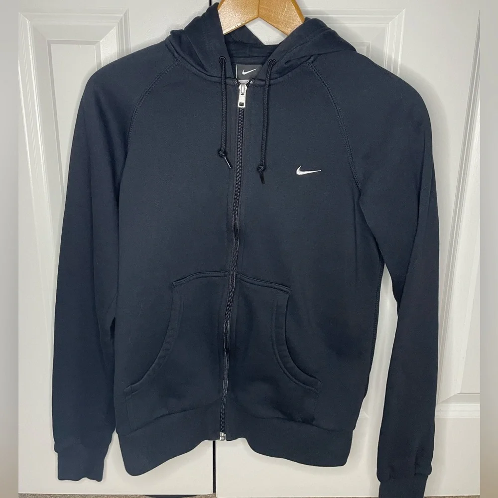 Nike Full Zip, 2 Pocket, Black Hoodie with white logo- Kids Medium